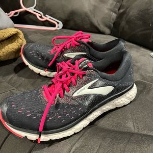 Brooks shoes size 9